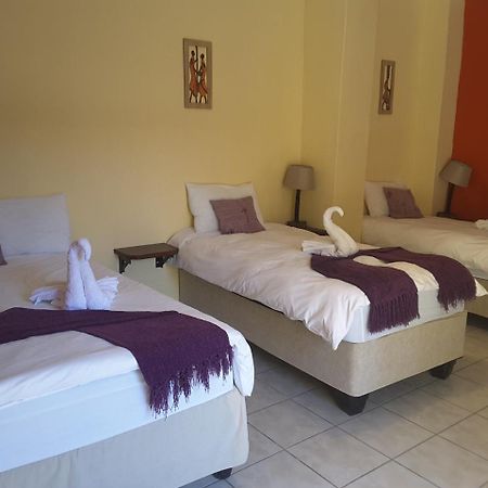 Melissa'S Guest House Kamanjab 外观 照片