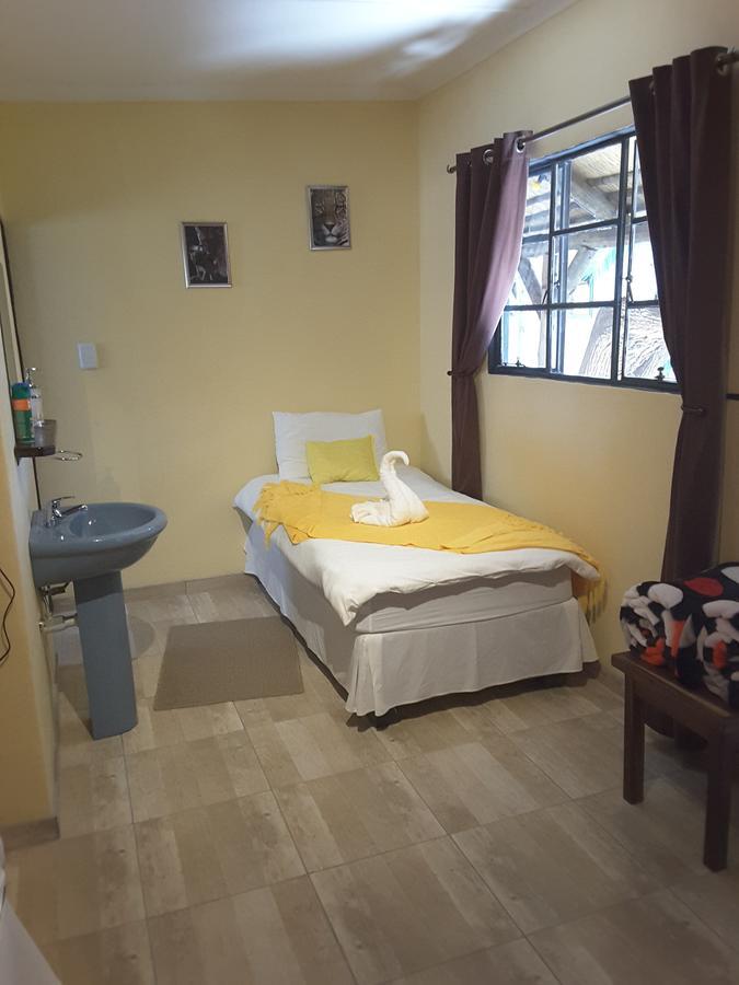 Melissa'S Guest House Kamanjab 外观 照片