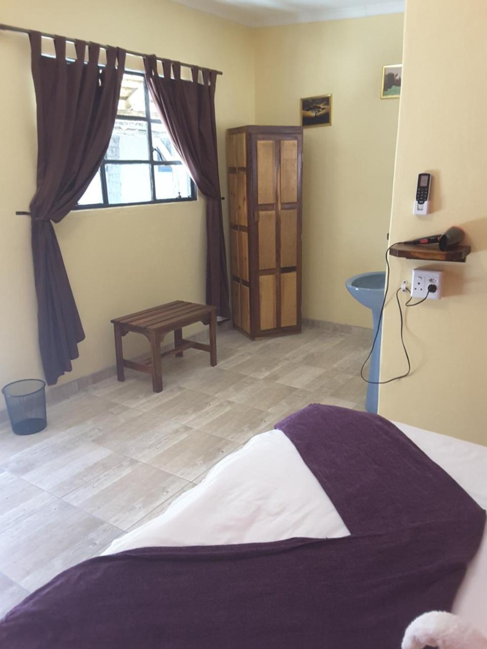 Melissa'S Guest House Kamanjab 外观 照片