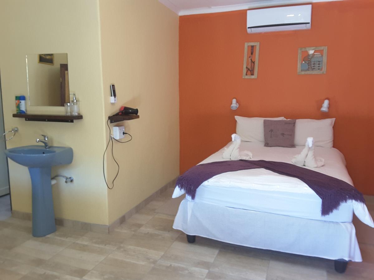 Melissa'S Guest House Kamanjab 外观 照片
